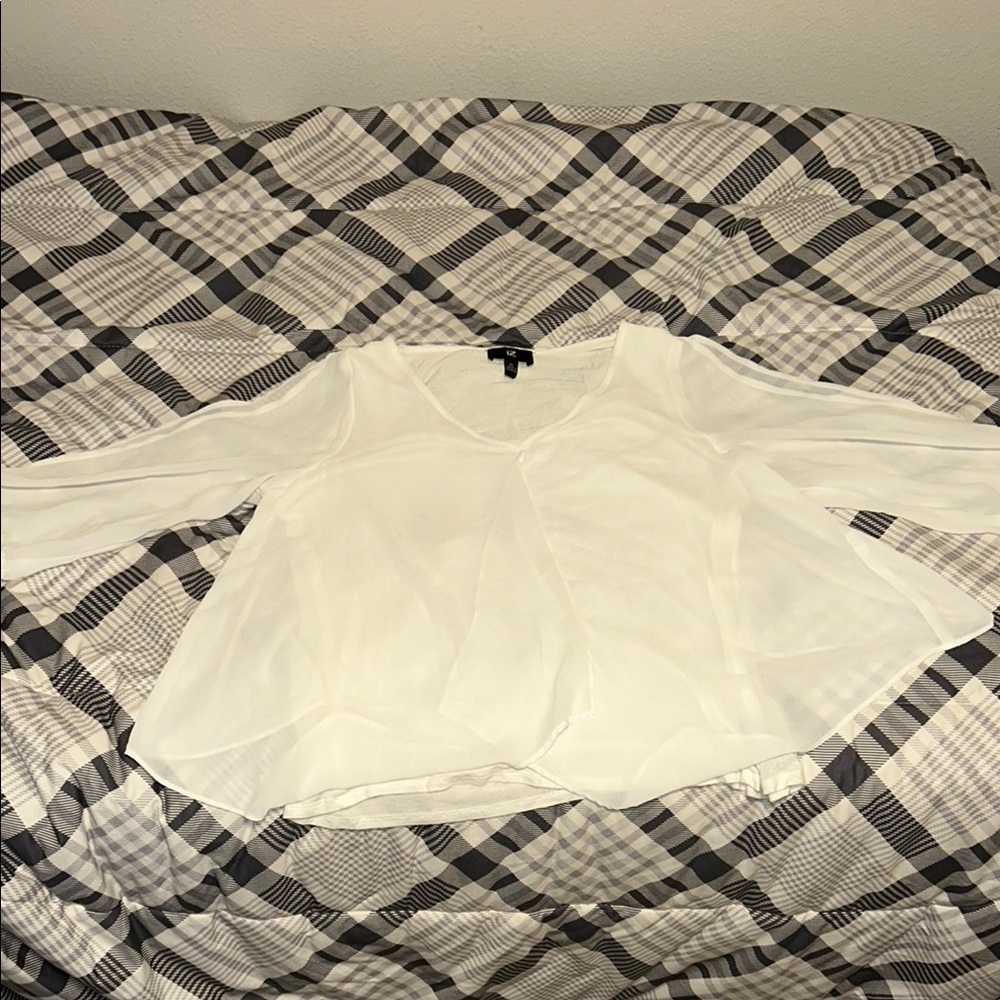 Iz Byer White Flowy 3/4 Sleeve Blouse